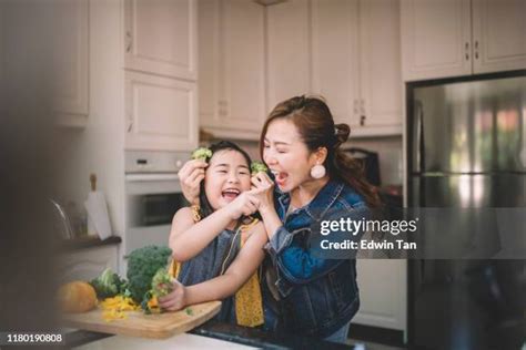 131,647 Asian Mom And Daughters Stock Photos & High